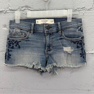 Abercrombie & Fitch Distressed Denim Embroidered Floral Vine Pattern Shorts 00